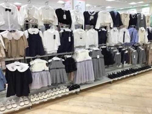 アカチャンホンポ内　キッズフォーマル売場