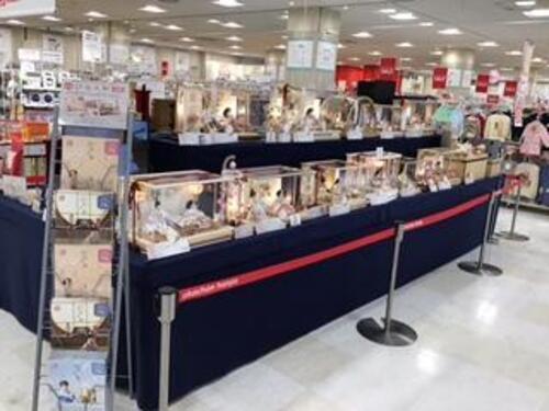 アカチャンホンポ内　雛人形売場