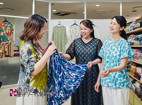 ニットソーイングクラブ教室風景